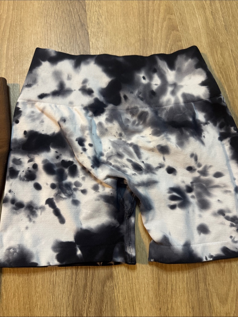 AuroLa Bike Shorts Duo - Chocolate Brown & Black/White Tie-Dye 2 pairs - Picture 4 of 6